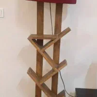 آباژور و کتابخونه چوبی
