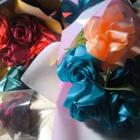 گل روبانی و گل مصنوعی