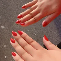 خدمات کاشت ناخن