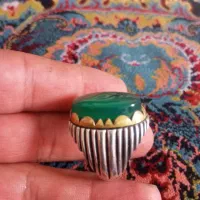 انگشتر عقیق سبز خوشرنگ وعقیق سوسنی
