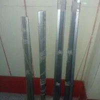 پرده کرکره ای فلزی،درحد نو رنگ نقره ای.