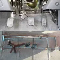 یک عدد ترمز و کلاچ جهت آموزش رانندگی