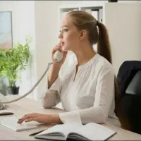 حقوق بالا و مزایا استخدام منشی خانم