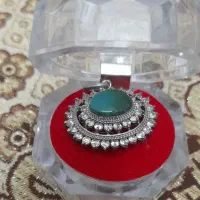 گردن بند|جواهرات|بروجرد, |دیوار