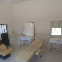 لوازم آرایشی زنانه بفروش میرسد