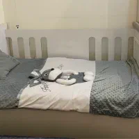 تخت و کمد کودک در حد نو