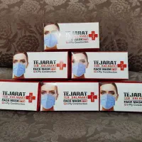تعدادی ماسک صورت ۳لایه پرستاری