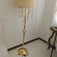 آباژور ایستاده