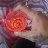 نگینی که مثل لامپ روشن میشه
