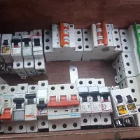 تعداد ۵عدد فیوز مینیاتوری ۳ فاز و ۲۰ عدد تک فاز