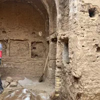 نیازمند گچ کار برای خونه خشتی گلی