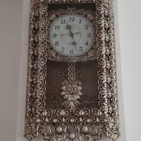 ساعت طلایی  و ساعت مشکی