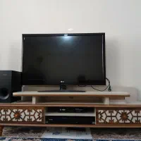 تلویزیون و میز و سینما خانواده