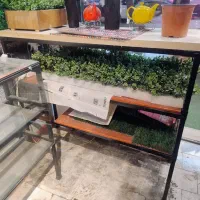 فروش ۲ میز ویترینی و شیشه خور کاملا نو و با کیفیت