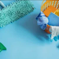 نظافتچی منزل هستم پله ساختمان