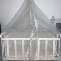 تخت کنار مادر