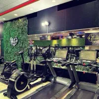 همکار اقا در بوفه باشگاه بدنسازی