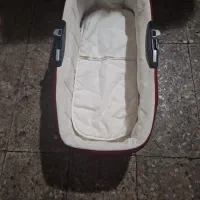 کالسکه و کریر و تخت کنار مادر