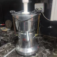 آبمیوه گیری صنعتی در حد نو مارک هلال