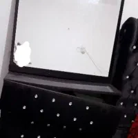 آینه همراه با کمد