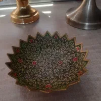 شیرینی خوری لطفاً ورق بزنید