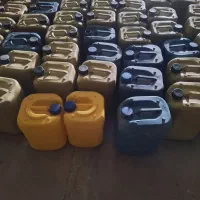 تعدادی گالن 20 لیتری پلاستیکی