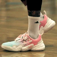 کفش بسکتبال والیبال ادیداس یانگ سایز ۴۱ ۴۲