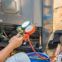 تعمیرات سیار انواع یخچال خانگی با 10سال سابقه کار