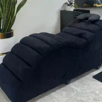 ۲ عدد صندلی اصلاح و میکاپ  ۱ عدد تخت مژه