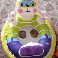 شناور خرگوشی همرا با بازویی بچگانه