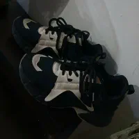 کتونی مشکی کِرم