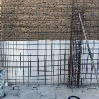 کارگر ارماتوربند و قالبند ساختمان