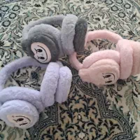 کلاه . رو گوشی . جوراب . کیف ‌.