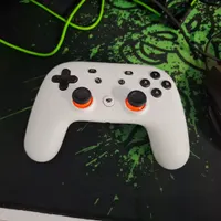 دستهٔ Google Stadia سفید