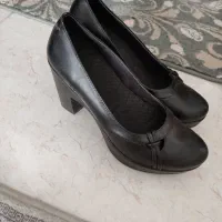 سه جفت کفش زنانه