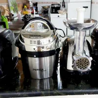 تعدادی لوازم منزل فروش به دلیل مهاجرت