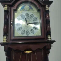 یک عدد ساعت دیواری