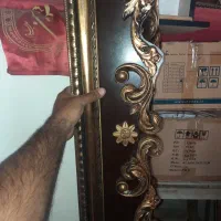 کتیبه و چوب پرده با پرده