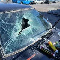 شیشه  اتومبیل ناصر