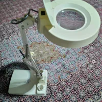 ذره بین پایه دار
