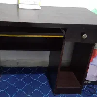 میزتحریر و کامپیوتر