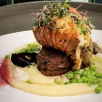 کمک آشپز فرنگی پیتزا زن