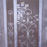 درب حیاط و اتاق خواب