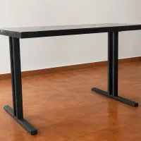 میز تحریر و کامپیوتر