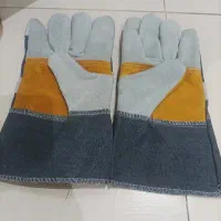 تعدادی دستکش کار