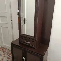 جاکفشی چوبی قهوه‌ای سالم و تمیز