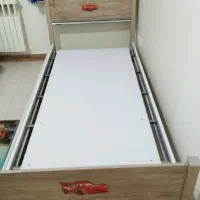 تخت خواب نوجوان طرح مک‌کوئین عرض ۹۰ سانتی‌متر
