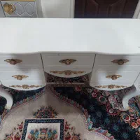 میز آرایش همراه با آیینه