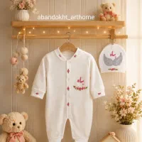گل دوزی اسم نوزاد روی لباس برای سیسمونی