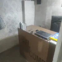 به یک منشی ویک مدیر فروش با روابط عمومی